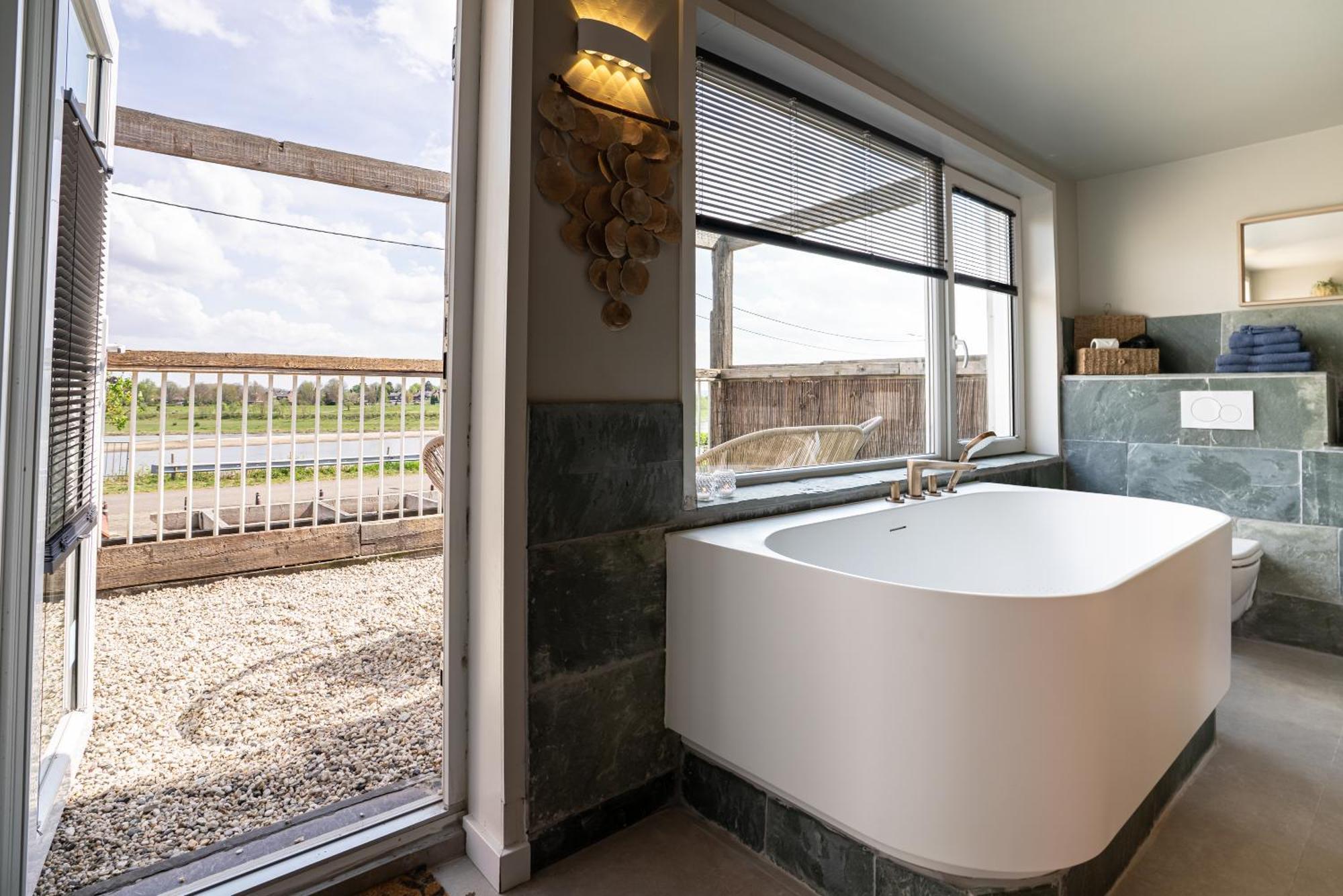 לאנקן Maas Suites מראה חיצוני תמונה
